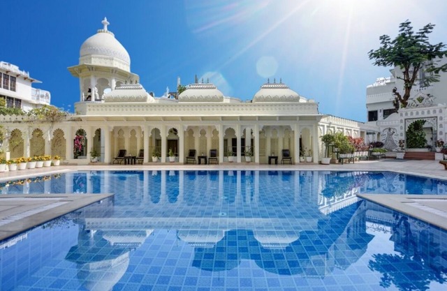 Swaroop Vilas - Lake Facing Boutique Hotel