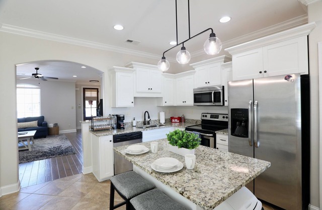 "Swayze Stays" - Charming Oxford Condo!