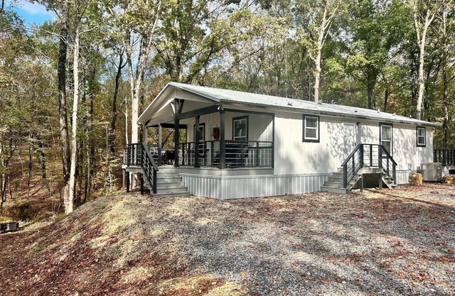 SWEET GEM, Cozy 2 bedrm, full kitchen, HOT TUB, WiFi, close BB & Hochatown