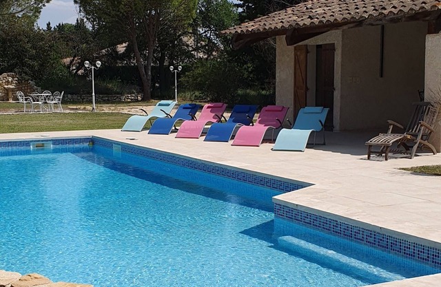 Hermosa villa provenzal. ¡Ideal para reuniones familiares o amistosas!
