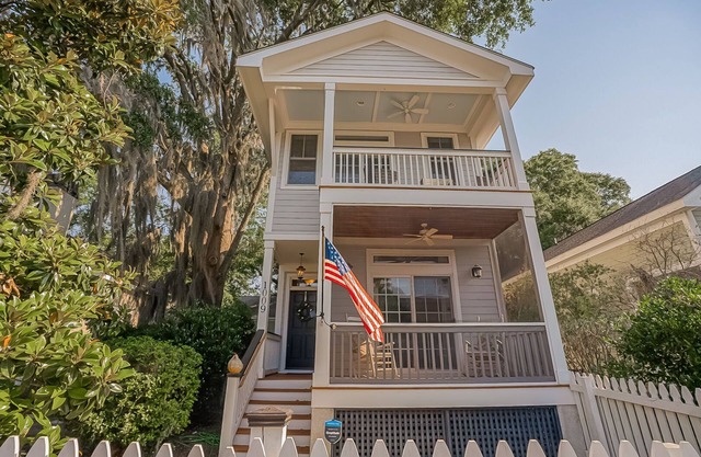 Sweet Magnolia Sandy Feet Retreat - 4 Porches!