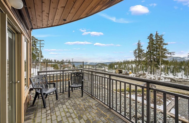Sweet Peaks Prime location , True ski in ski out Bear Lodge