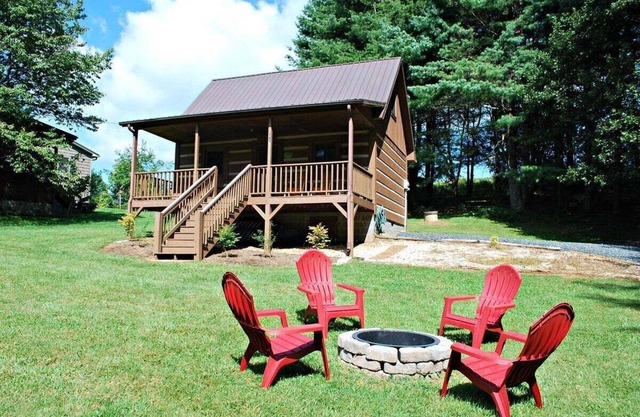 Sweet Retreat-Near River, WIFI, pozo de fuego, se admiten perros pequeños, tubos de río, Smart TV