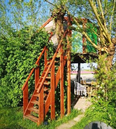 Sweet Treehouse