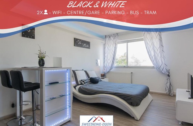 SweetHome Dijon - Black & White