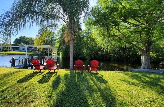 Sweetwater Cottage - Waterfront and Pet Friendly! Canoe and kayaks provided!