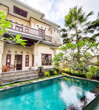 Swikara White House
