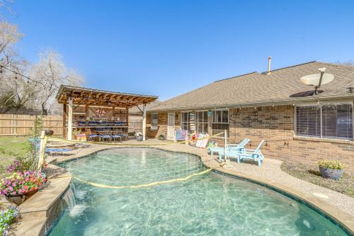 Swim and Unwind Pet-Friendly Home in Spring!