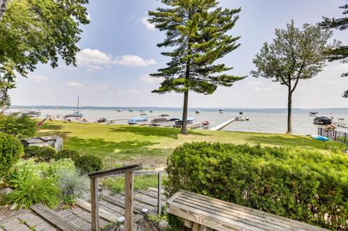 Swim, Fish and Boat House on Stunning Higgins Lake!