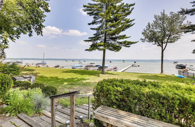Swim, Fish & Boat: House on Stunning Higgins Lake!