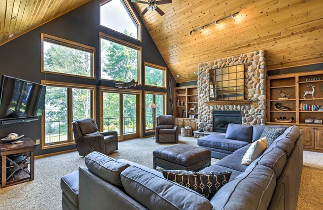 Lakefront Hayward Home w / Fire Pit por Ski Trails!