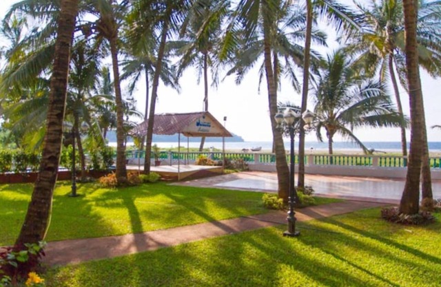 Swim Sea Beach Resort