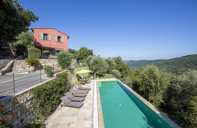 Privada, tranquila y hermosa villa elevada