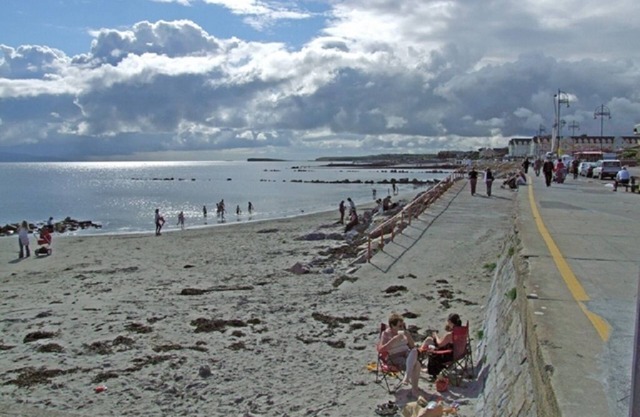 Swimmers Rest 200m from the Beach in Salthill