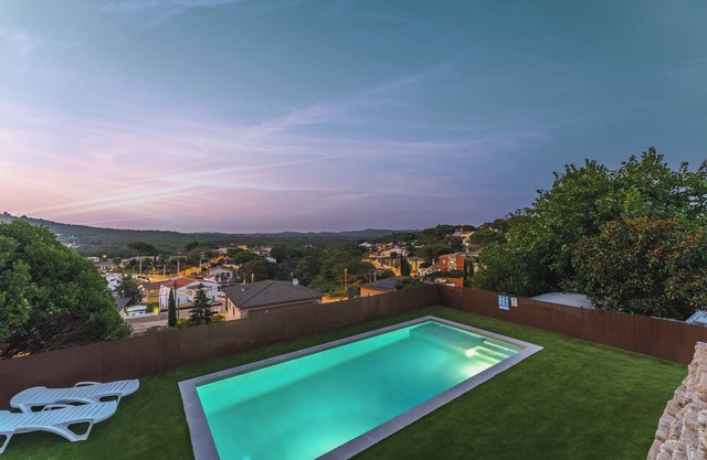 Swimming pool & BBQ | between Costa Brava & mountains