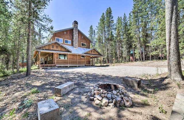 Swiss Cabin in Macks Inn Game Room and Fire Pit!