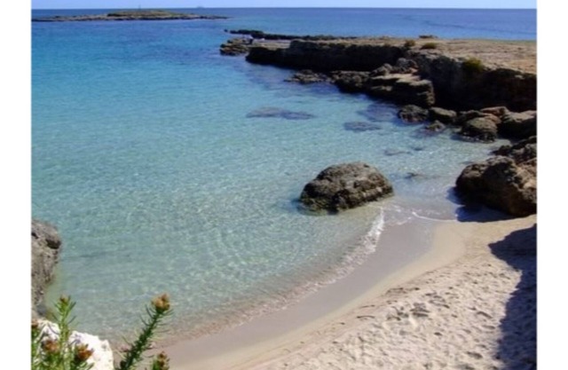 SYRACUSE - Villa + garden + FREE WiFi 100 meters from the sea in Contrada Ognina SR