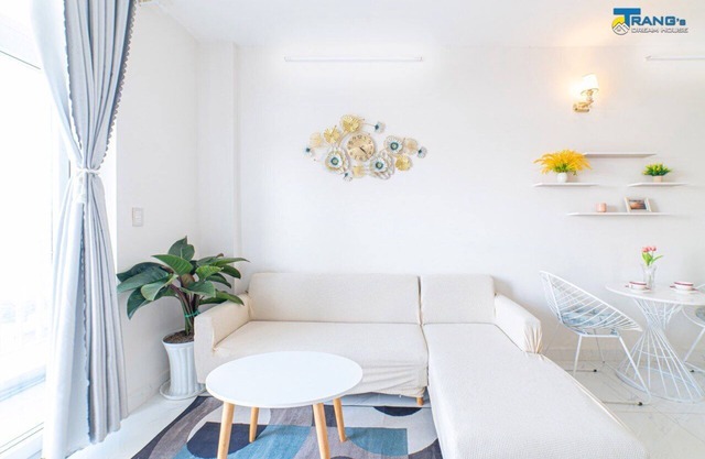 The apartment 3 bedrooms and 2 balconies with fully furniture located in central