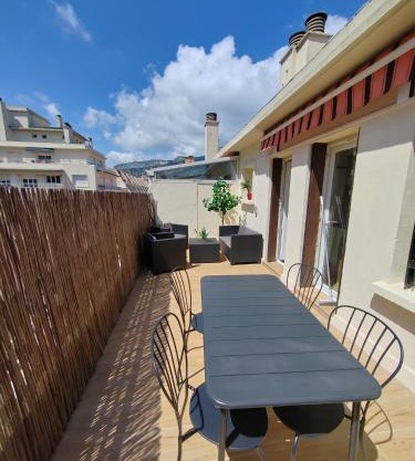 T1 avec grande terrasse, hypercentre ,climatise