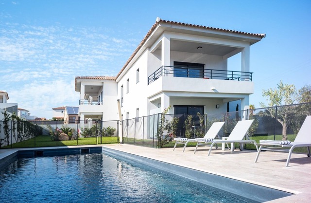 T2 RESIDENCE PETRADORU EN PISCINA DE CONFORT CON ENCANTO ILE-ROUSSE