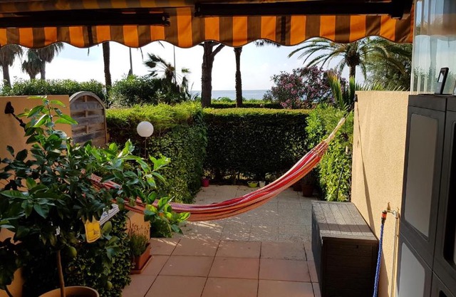 T2 rez de jardin front de mer