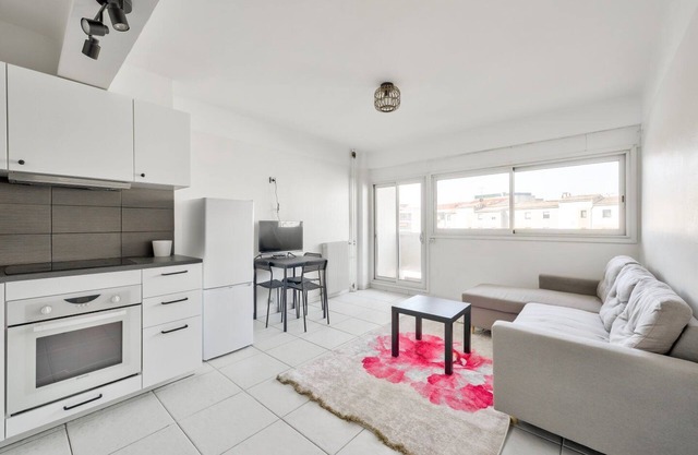 T3 with balcony near Place Castellane