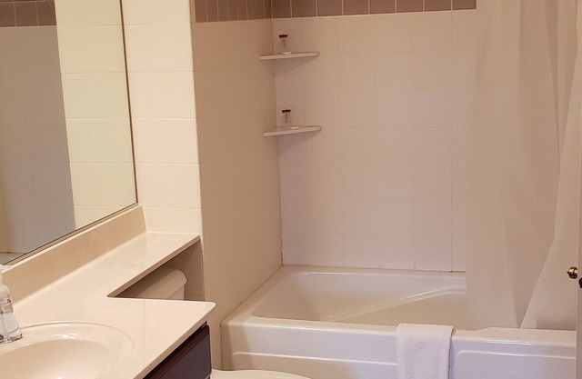 Amplio condominio de 1 hab / 1 baño en Tagalong