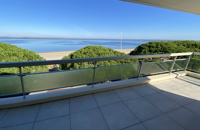 T4 apartment in a luxury residence