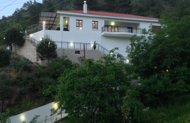 Ta Spitakia tis Theodosias