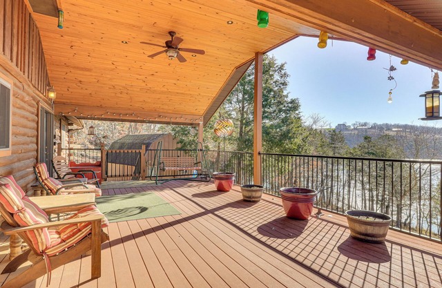 Table Rock Lake Cabin w/ Waterfront Views!