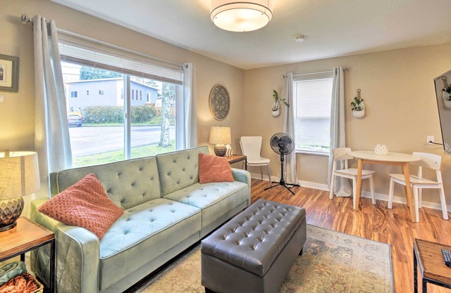 Tacoma Cottage w/ Fire Pit - Walk to Beach!