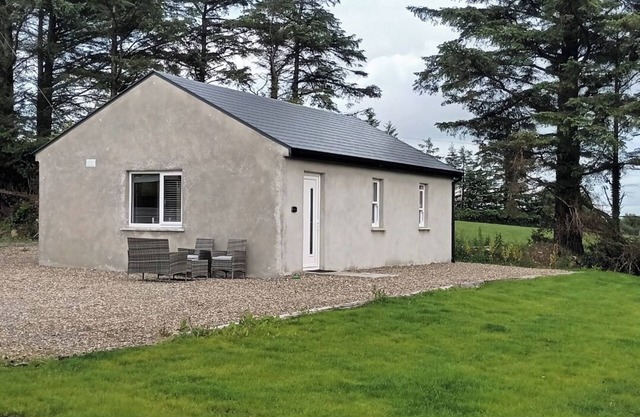 Tadgh's Cottage Near the Cliffs and Beaches