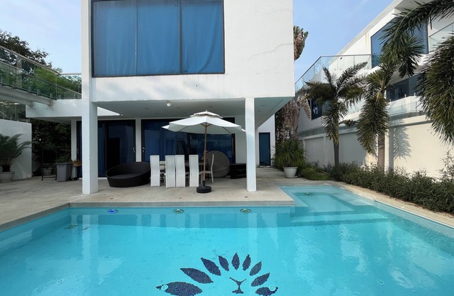 TagVilla Palm Spring Villa in Pattaya -06 Bedroom