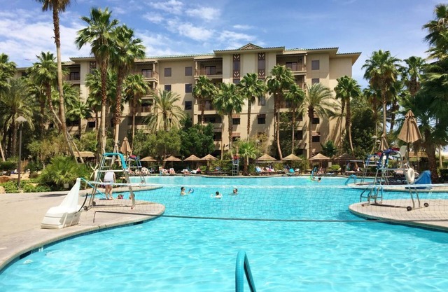 Tahiti Village Resort en Las Vegas - Suite de 2 habitaciones y 2 baños - 8 personas