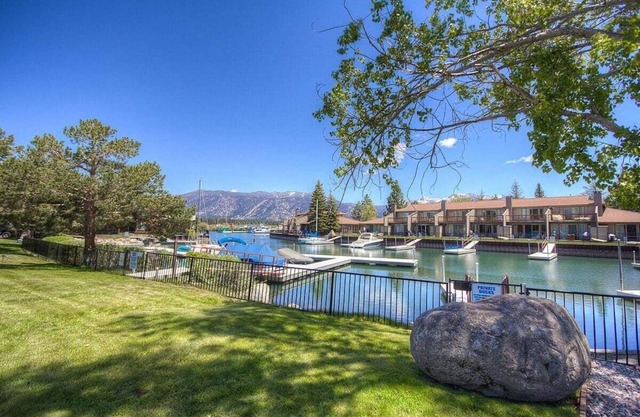 Waterfront Keys Condo, muelle, paseo a la playa y piscina, barbacoa, vistas (TKC0811)