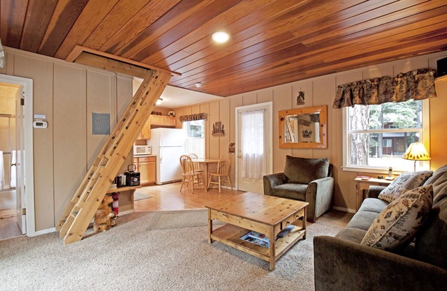 Tahoe Park Cottage - West Shore Getaway - Ideal for couples or small families