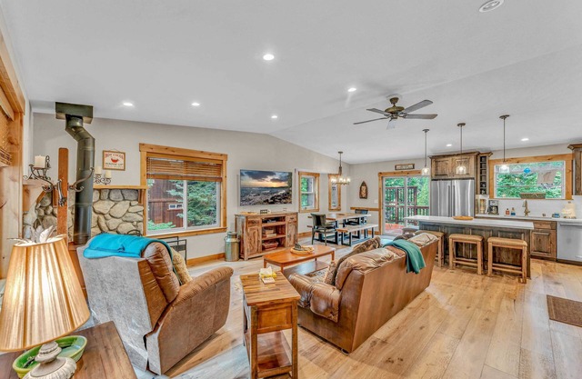 Tahoe Retreat with Scenic Views & Spacious Deck