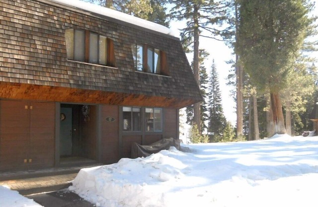 Unidad Tahoe Tavern End en césped