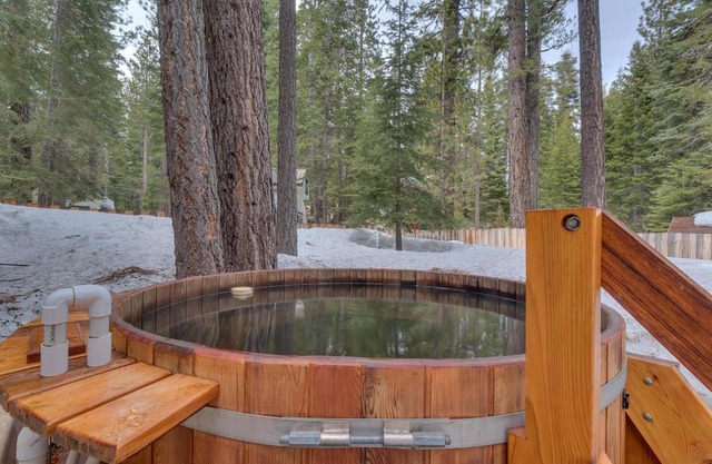 Tahoma Charm on West Shore - Beautiful Open Concept 3 BR w Private Hot Tub