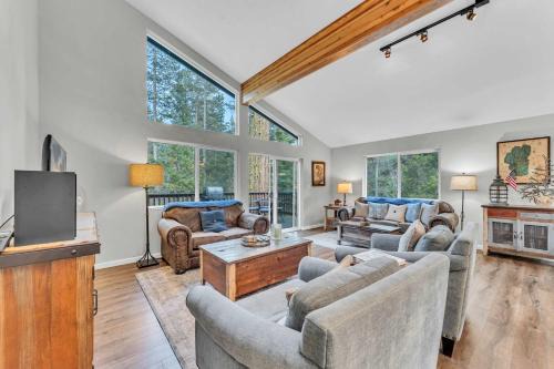 Tahoma Family Getaway with Bocce Ball & BBQ Grill