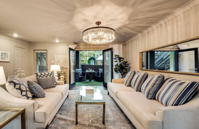 Stylish Exec Condo w/ Resort Pool in Lakewood