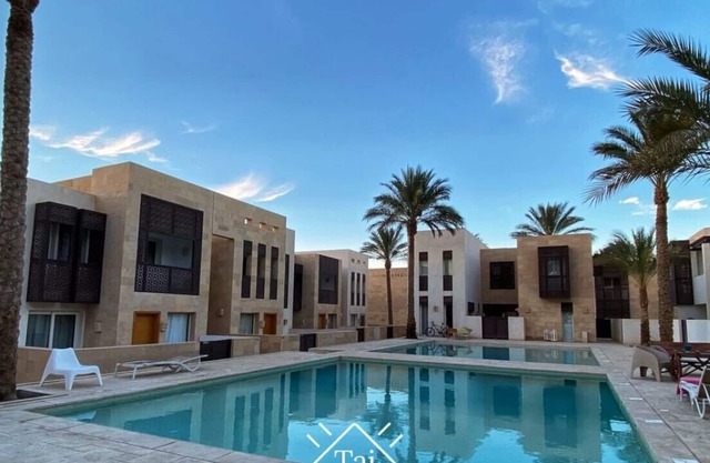 Taj Home, Scarab ground floor pool view 2BR. 6 minuts to Marina