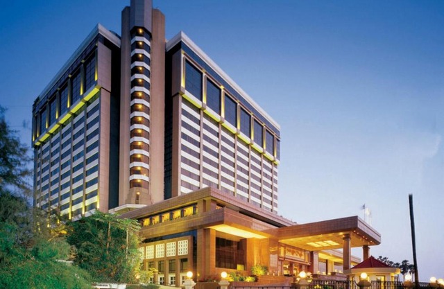 Taj Lands End