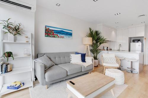 Takapuna Central Stylish 2BR Carpark Pool Aircon