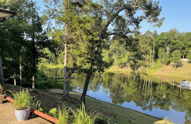 Take Time Inn - Beautiful lakefront home with plenty of space inside and out.