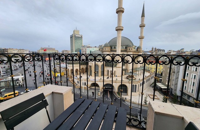Taksim Landhouse