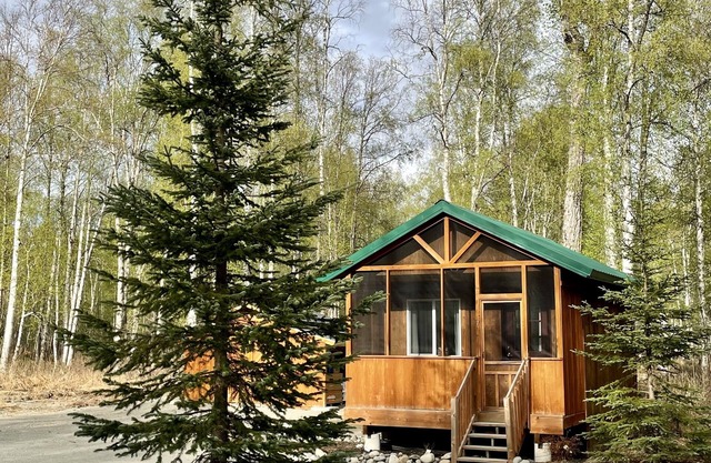 Talkeetna Wilderness Lodge - Studio Cabin #7 – King Bed