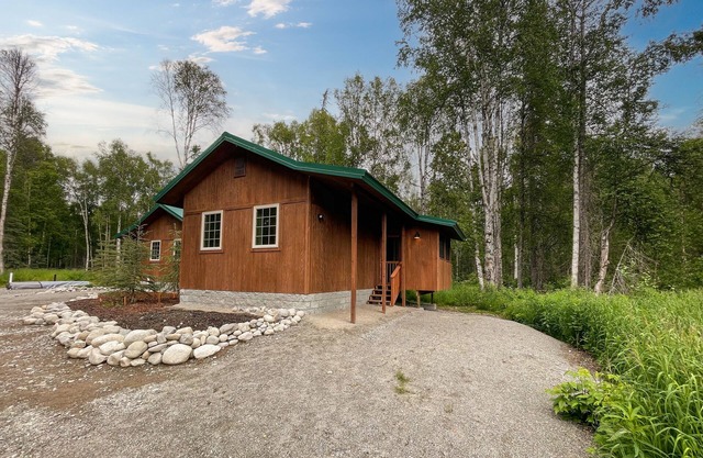 Talkeetna Wilderness Lodge - Luxury King Cabin 9