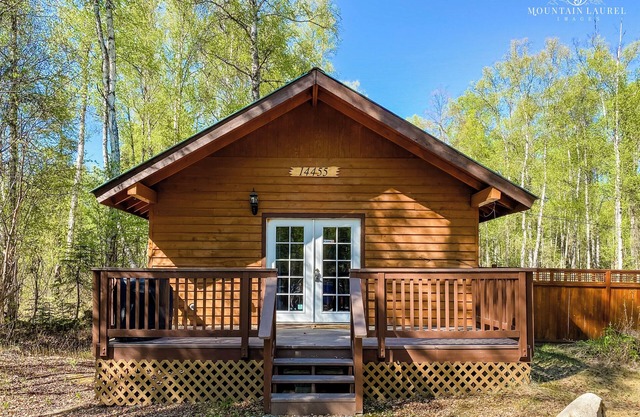 Talkeetna Wolf Den Cabin - Cozy cabin living!