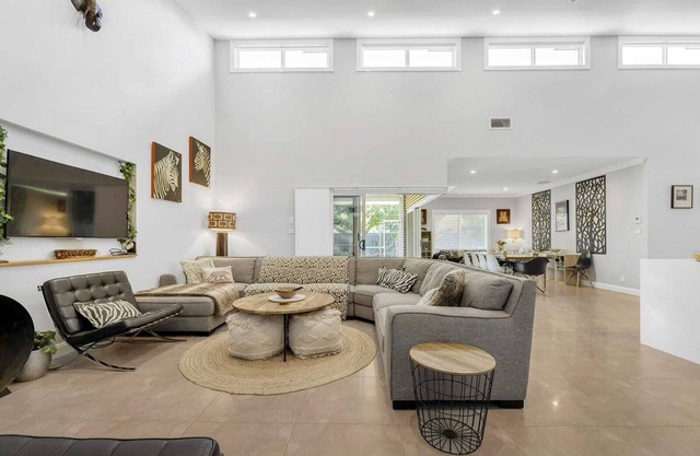 Taloumbi Entertainer - Spacious Home, Sleeps 10